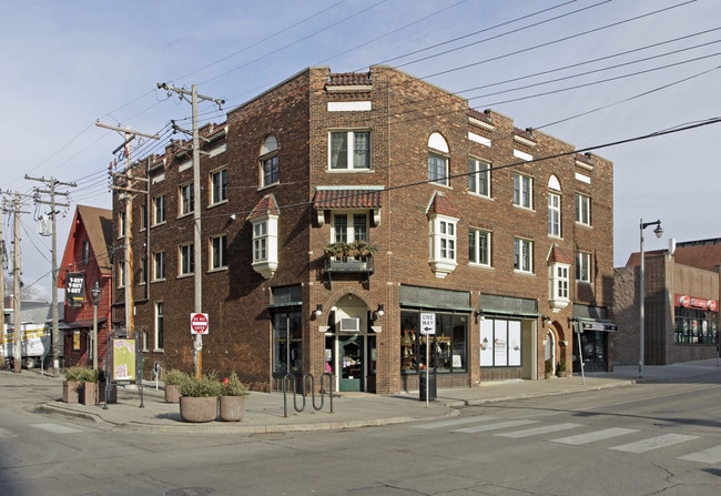 2205 N Farwell Ave in Milwaukee, WI - Building Photo - Building Photo