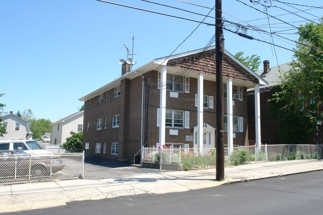 280 Hall Ave in Perth Amboy, NJ - Foto de edificio - Building Photo