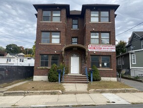 1615 E Main St in Waterbury, CT - Building Photo - Primary Photo