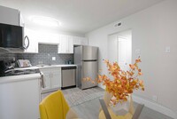 Spanish Lake Townhomes in St. Louis, MO - Building Photo - Building Photo