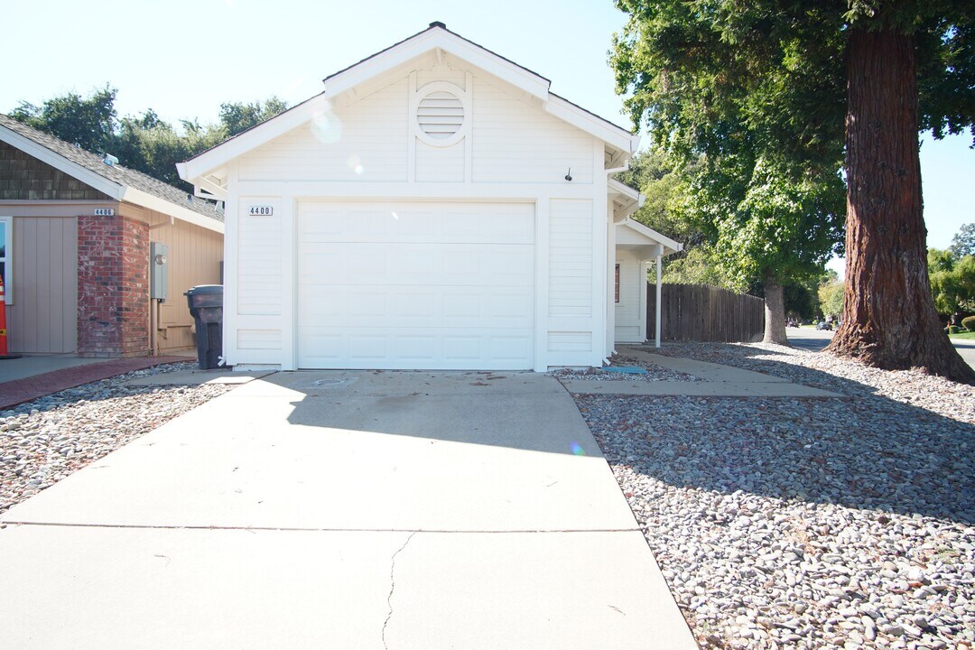 4400 Sunrise Ct in Davis, CA - Foto de edificio