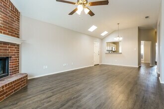 900 Springfield Dr in Cedar Hill, TX - Building Photo - Building Photo