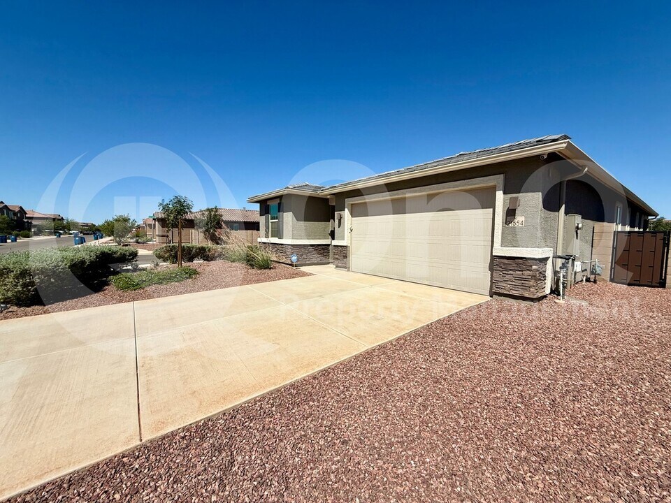 21554 E Treasure Rd in Red Rock, AZ - Building Photo