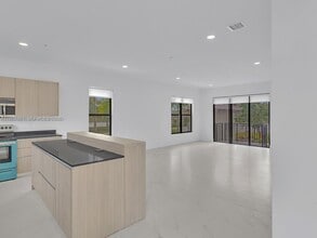 6130 SW 36th Ct in Miramar, FL - Building Photo - Building Photo