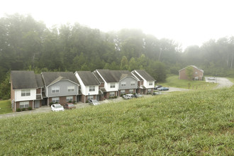 Suncrest Estates in Knoxville, TN - Building Photo - Building Photo