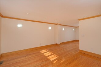 13 Willow Cir in Bronxville, NY - Building Photo - Building Photo