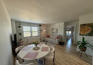 1000 Clove Rd in Staten Island, NY - Building Photo - Building Photo