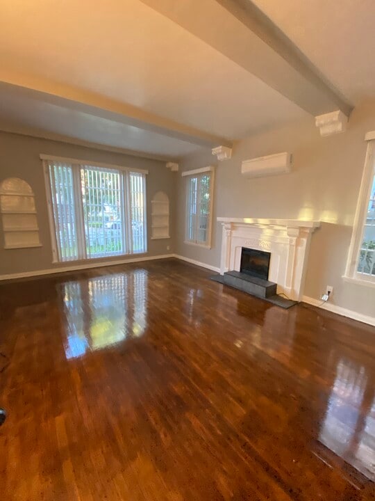 2201 S Bentley Ave, Unit 2201 in Los Angeles, CA - Building Photo