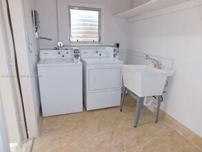 1648 Washington St in Hollywood, FL - Building Photo - Building Photo