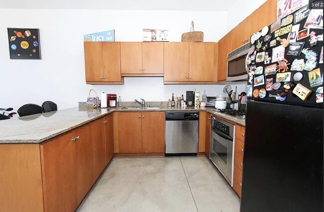 435 W Center Street Promenade, Unit 429 in Anaheim, CA - Building Photo - Building Photo