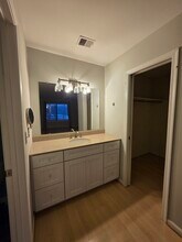 2802 Lee Oaks Pl, Unit 302 in Falls Church, VA - Foto de edificio - Building Photo