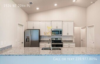 1924 NE 20th Pl in Cape Coral, FL - Building Photo - Building Photo