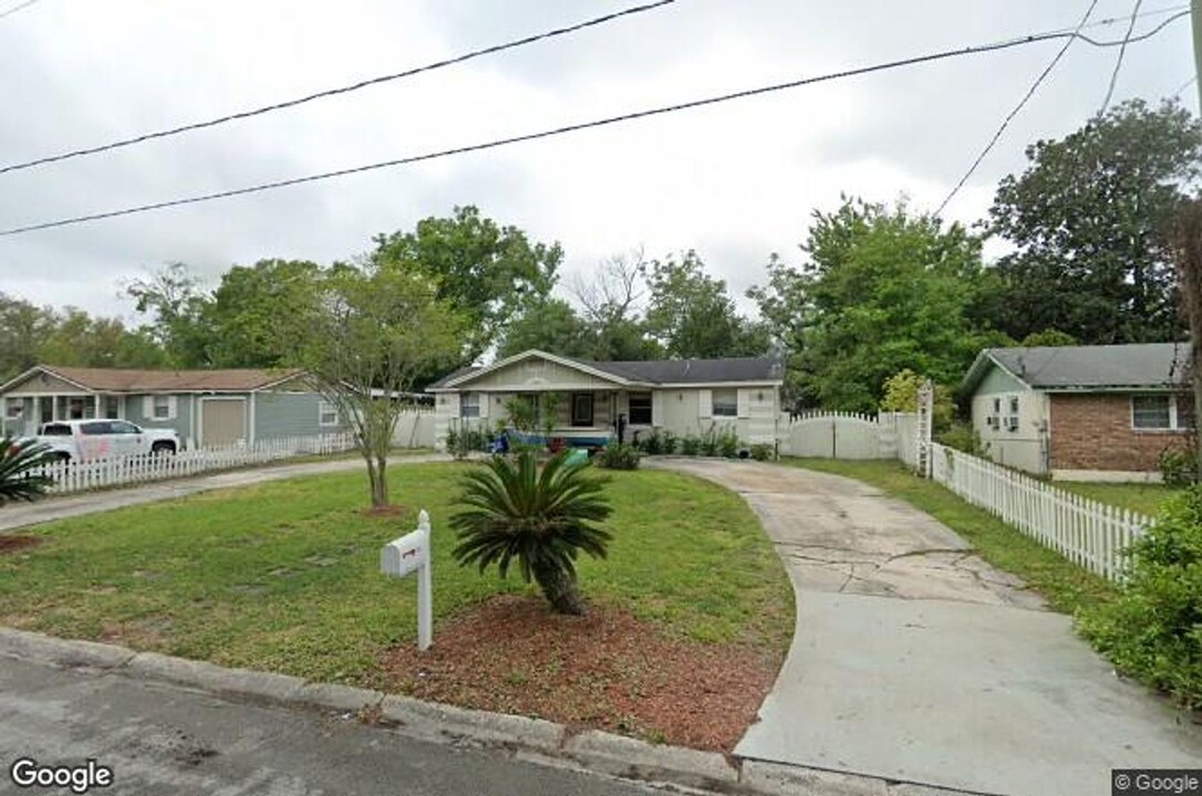 2850 Goldenrod Cir W in Jacksonville, FL - Building Photo