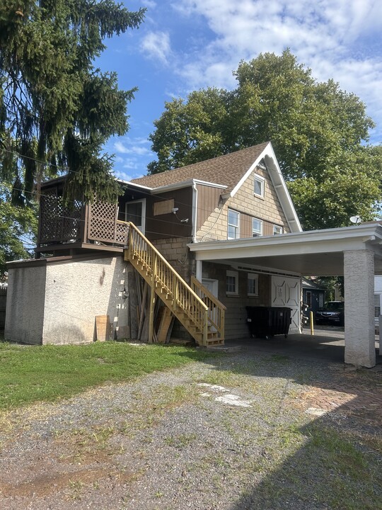 263 N York St in Pottstown, PA - Building Photo