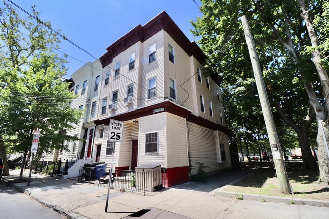 233 Brunswick St in Jersey City, NJ - Building Photo - Building Photo