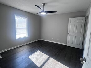 2232 Trinity Club Dr in Kinston, NC - Foto de edificio - Building Photo