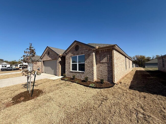 4004 Becky Ln in Mustang, OK - Building Photo - Building Photo