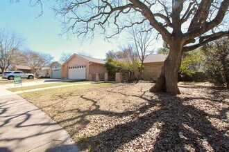 10705 Doering Ln in Austin, TX - Building Photo - Building Photo