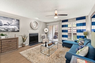 The Addison at Sandy Springs in Sandy Springs, GA - Foto de edificio - Building Photo