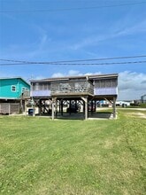 1111 Surf Dr in Freeport, TX - Building Photo - Building Photo