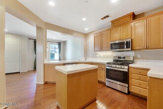 122 Via Katrina in Thousand Oaks, CA - Building Photo - Building Photo