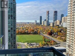 3504 Hurontario St in Mississauga, ON - Building Photo - Building Photo