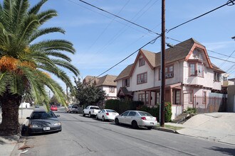 4858 Rosewood Ave in Los Angeles, CA - Building Photo - Building Photo