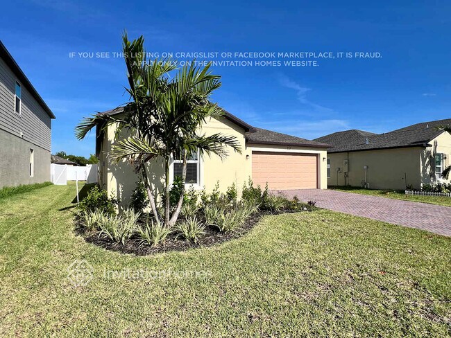 737 Carlyle Wy in Fort Pierce, FL - Building Photo - Building Photo