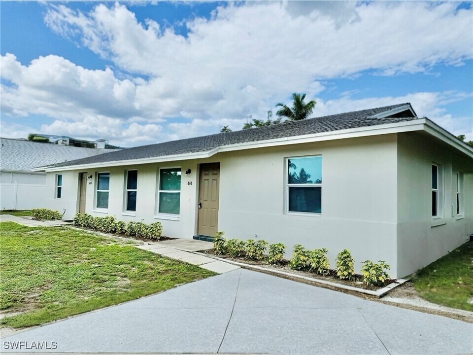 844 96th Ave N in Naples, FL - Building Photo