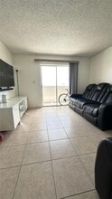 6060 W 21st Ct, Unit 604 in Hialeah, FL - Building Photo - Building Photo