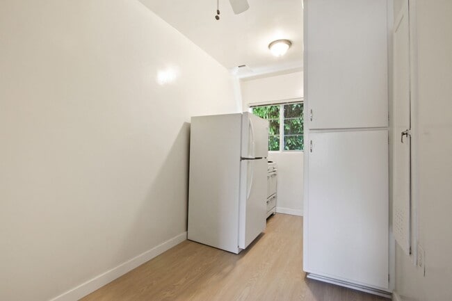 10908 SM Blvd, prime Westwood, near transit in Los Angeles, CA - Building Photo - Building Photo