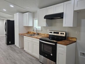 723 Alamo St in Rosenberg, TX - Building Photo - Building Photo