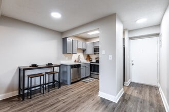 603 Hanna Ave Apartments in Loveland, OH - Foto de edificio - Building Photo