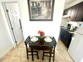 338 Van Buren St in Hollywood, FL - Foto de edificio - Building Photo