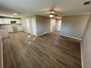 10222 Oak Gate Ln in Dallas, TX - Building Photo - Building Photo