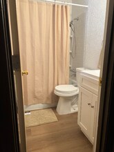 1708 Holloman Dr, Unit Apt. 9 in Port Lavaca, TX - Foto de edificio - Building Photo