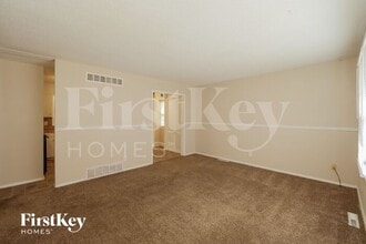 8009 E 92nd St in Kansas City, MO - Building Photo - Building Photo