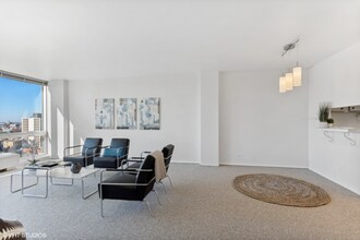 2400 N Lakeview Ave, Unit 1606 in Chicago, IL - Building Photo - Building Photo