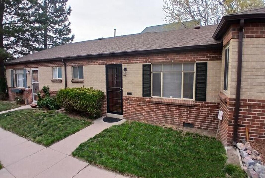 44 Pennsylvania St in Denver, CO - Building Photo