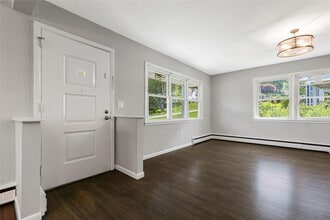 125 Whittier Dr in Thornwood, NY - Building Photo - Building Photo