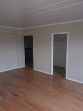 1360 Touhy Ave, Unit 207 in Chicago, IL - Building Photo - Building Photo