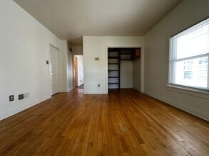 337 N Maple Ave, Unit 2 in Green Bay, WI - Building Photo - Building Photo