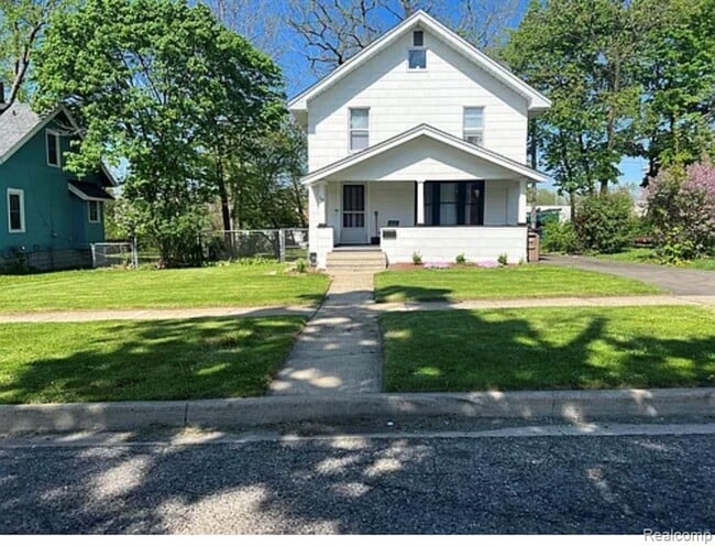 property at 16 Chippewa Rd