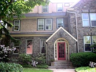 210 N Essex Ave in Narberth, PA - Foto de edificio