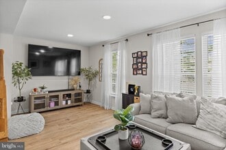 41 Clemens Ln in Washington Township, NJ - Building Photo - Building Photo