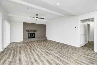 3102 Cherry Creek Dr in Missouri City, TX - Building Photo - Building Photo