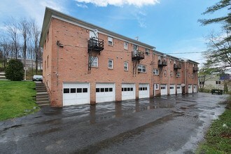 Newton Manor in Newton, NJ - Foto de edificio - Building Photo