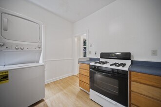 921 E State St in Ithaca, NY - Foto de edificio - Building Photo