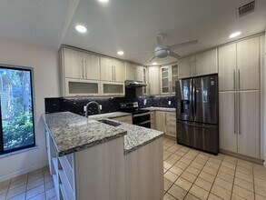 263 Southampton Dr in Venice, FL - Building Photo - Building Photo