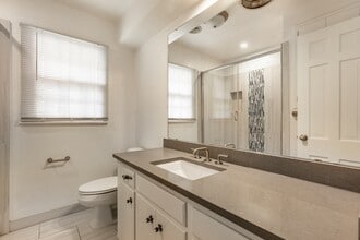 2605 Abbey Rd in The Village, OK - Building Photo - Building Photo